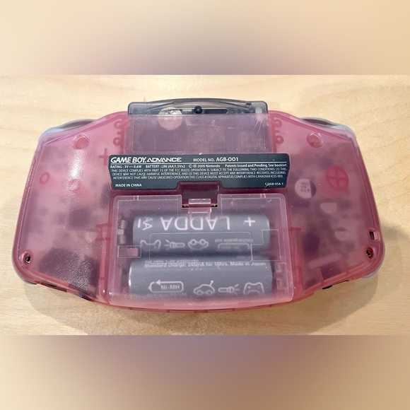 Fuscia Pink Gameboy Advance - Picture 2 of 2